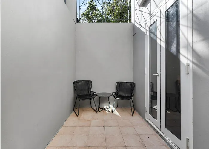 Chic 1-Bed Apartment Steps From Shopping Street